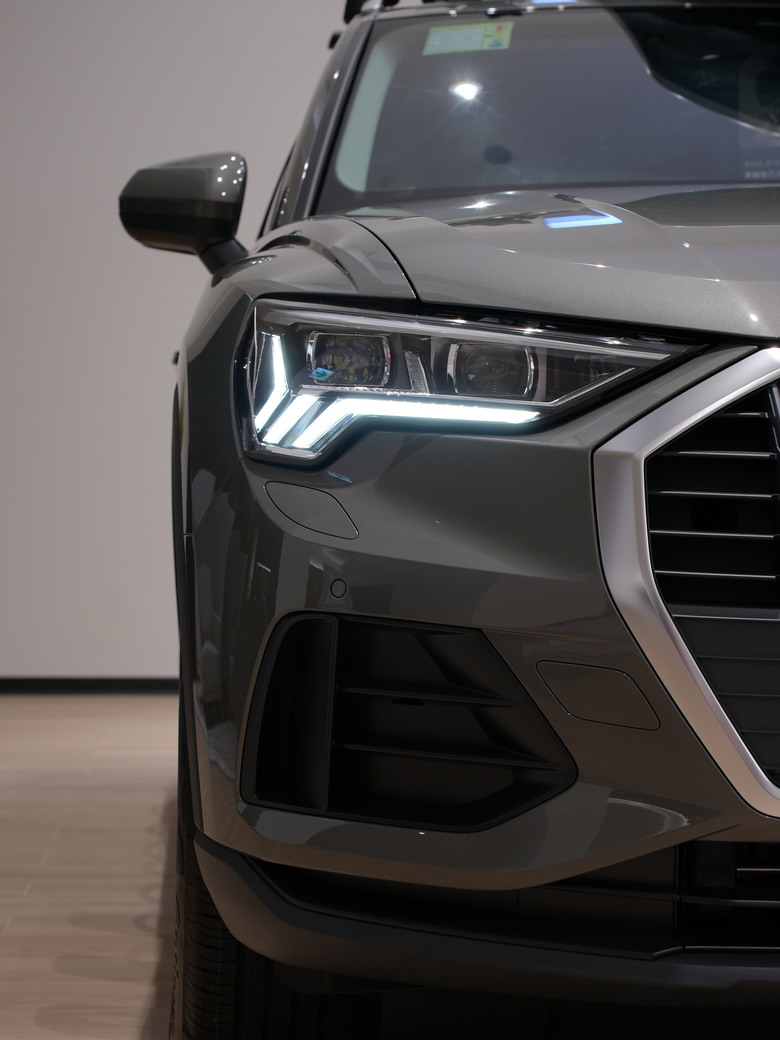 Audi Q3 35 TFSI 享馭版｜金屬克洛諾斯灰 Chronos grey Z7｜實車照片分享