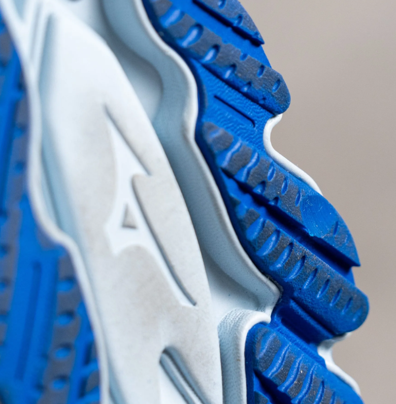 點我看大圖 Mizuno美津濃鞋,以前大底x10技術 漸漸消失。