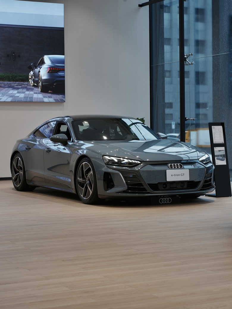 Audi e-tron GT quattro｜金屬蒼鷹灰 Kemora Gray 8R｜實車照片分享