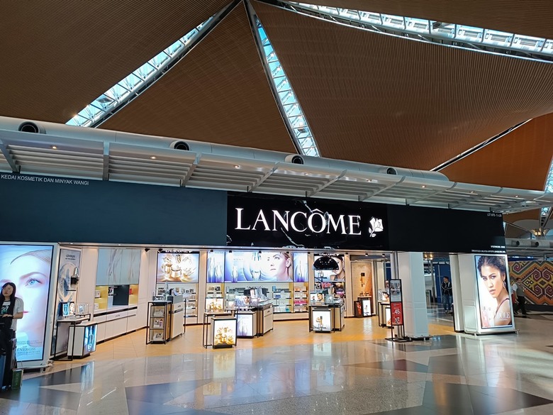 吉隆坡國際機場之轉機(KLIA2入境、KLIA1出境)及適合小睡休息地點全紀錄 — 赤道三國文化休閒行旅 之 馬來西亞篇 吉隆坡國際機場 (Kuala Lumpur International Airport)