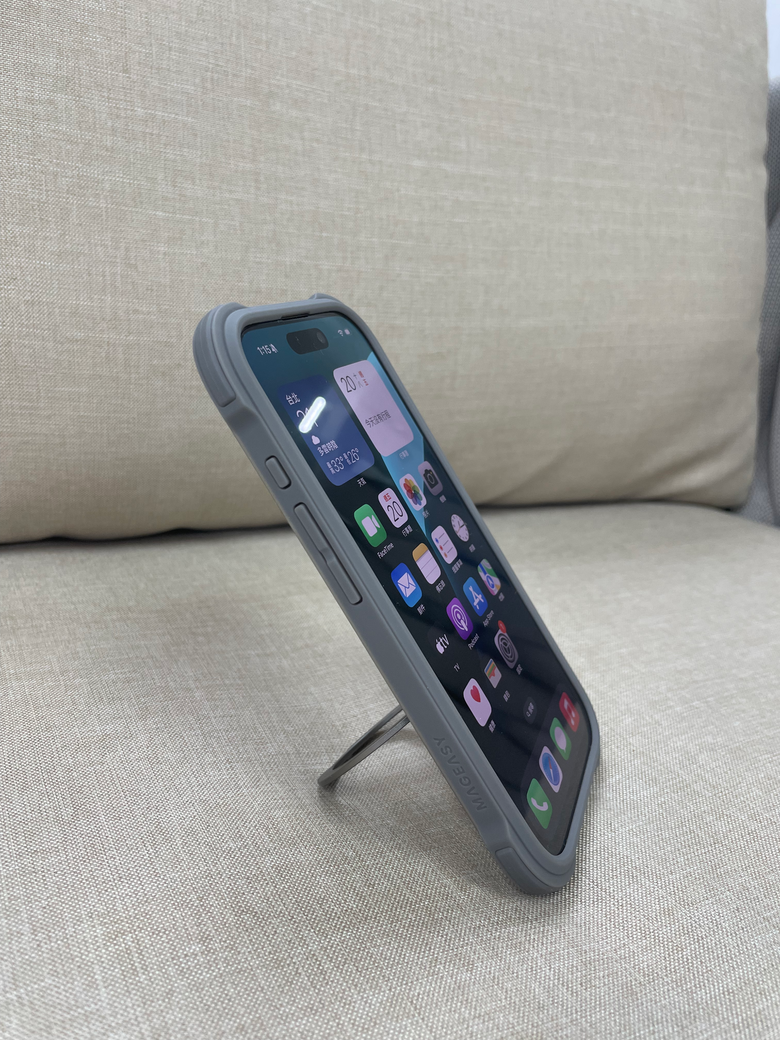 iPhone 16 Pro 鈦色熱騰騰開箱+新手機殼分享