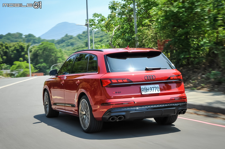 Audi SQ7 quattro 試駕|七座配置又熱血、極致成熟的性能休旅!