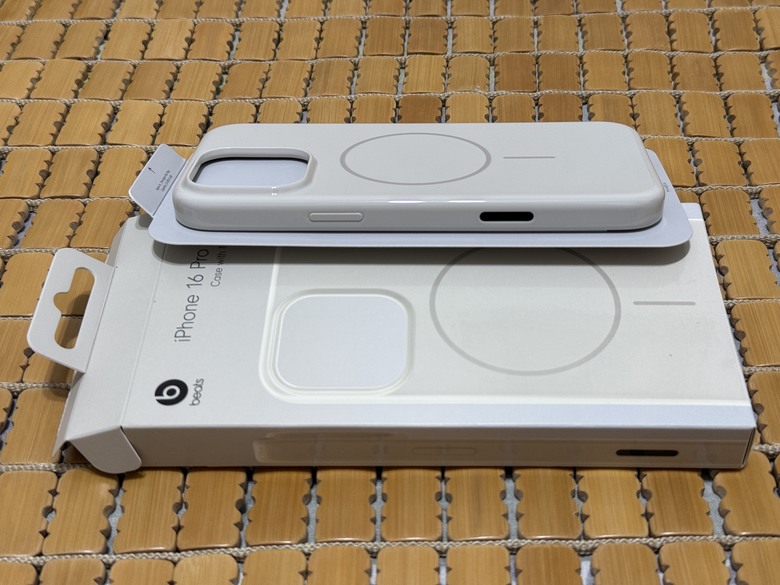 點我看大圖 Beats iPhone 16 Pro Max 保護殼 – 頂峰石色 好看 好搭 按鍵Q彈