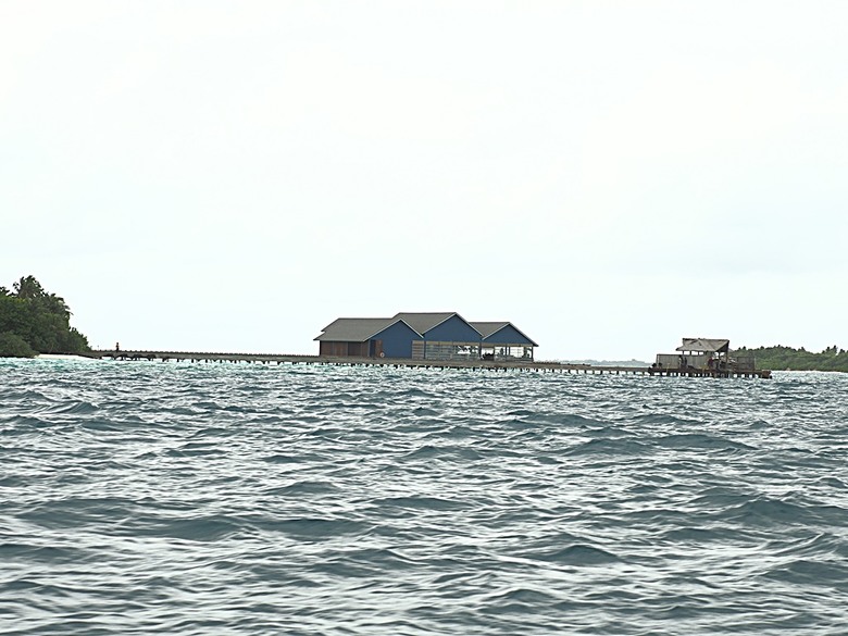 入住The Standard Maldives、碼頭邊珊瑚礁浮潛、出海賞海豚、環礁潟湖體驗 — 赤道三國文化休閒行旅 之 馬爾地夫篇 第一回 潟湖泳池水上屋(Lagoon Overwater Pool Villa)