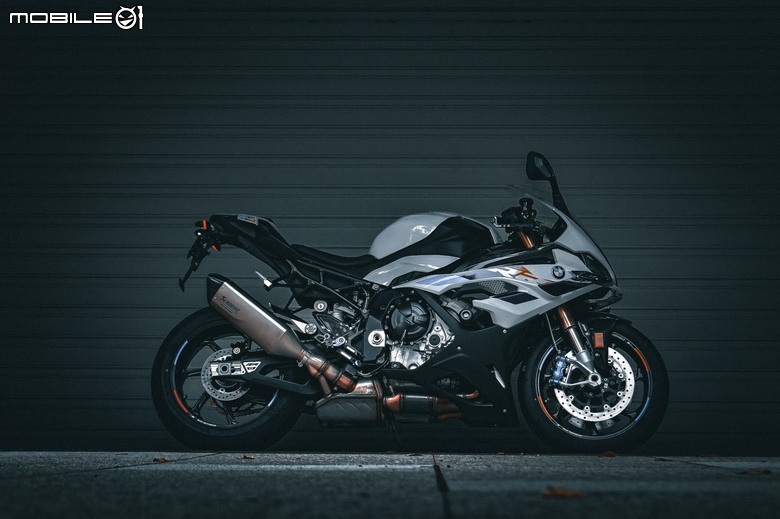 【最後一刻才開箱】菜雞的第一台重機 BMW S1000RR M版(23年式)