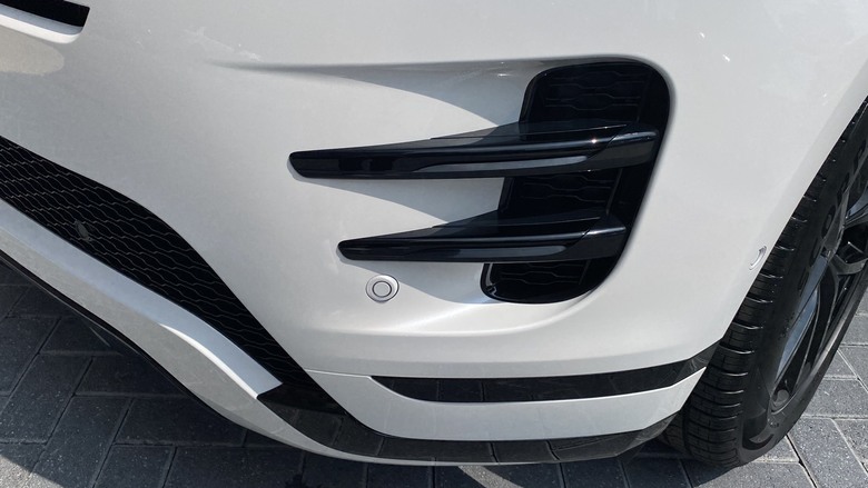 Evoque Dynamic SE｜黑色對比色車頂｜黑色外觀套件｜亮黑鋁圈