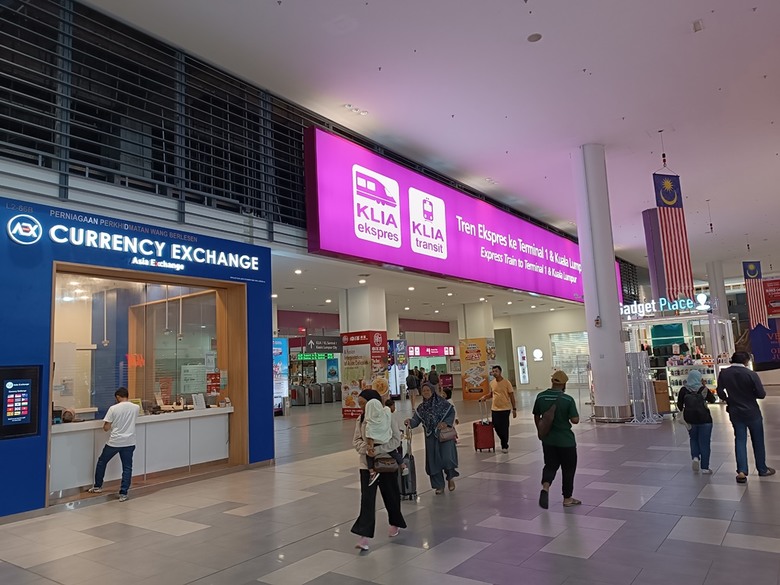吉隆坡國際機場之轉機(KLIA2入境、KLIA1出境)及適合小睡休息地點全紀錄 — 赤道三國文化休閒行旅 之 馬來西亞篇 吉隆坡國際機場 (Kuala Lumpur International Airport)