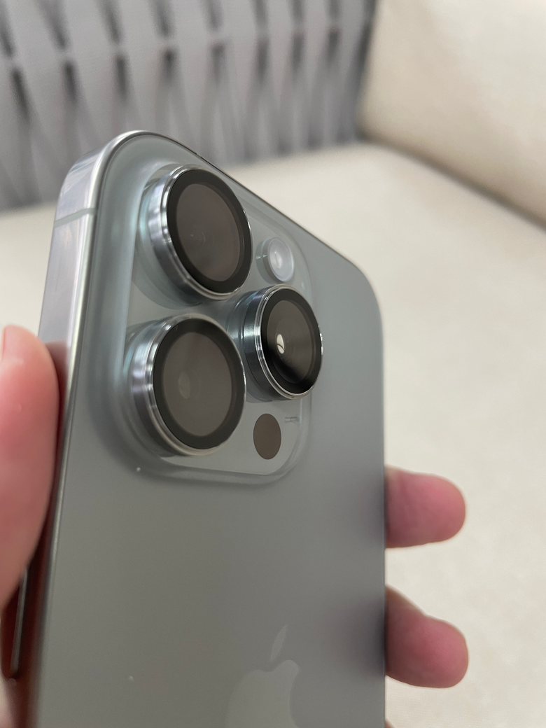 iPhone 16 Pro 鈦色熱騰騰開箱+新手機殼分享