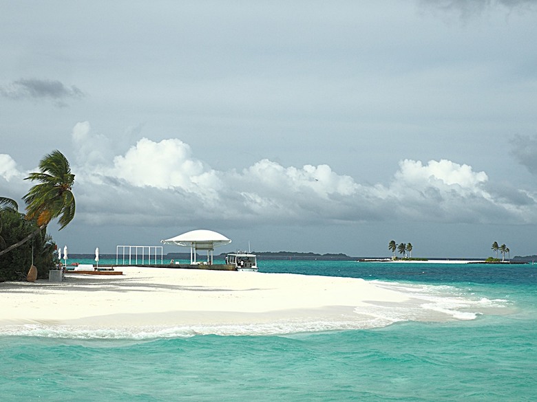 入住The Standard Maldives、碼頭邊珊瑚礁浮潛、出海賞海豚、環礁潟湖體驗 — 赤道三國文化休閒行旅 之 馬爾地夫篇 第一回 潟湖泳池水上屋(Lagoon Overwater Pool Villa)