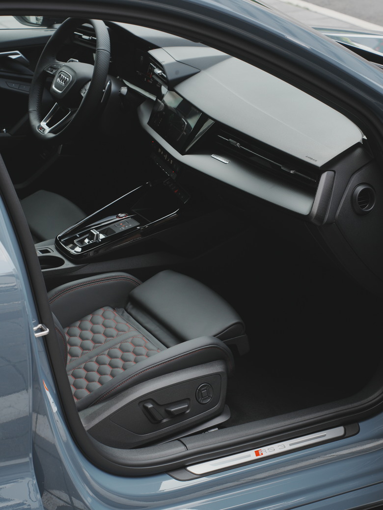 Audi RS 3 Sportback｜金屬蒼鷹灰 Kemora Gray 8R｜交車照片分享