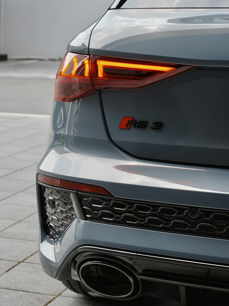 Audi RS 3 Sportback｜金屬蒼鷹灰 Kemora Gray 8R｜交車照片分享