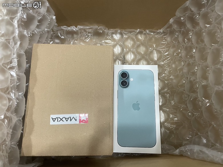 點我看大圖 驚喜踢門禮:iPhone 16 Plus 512GB 開箱體驗
