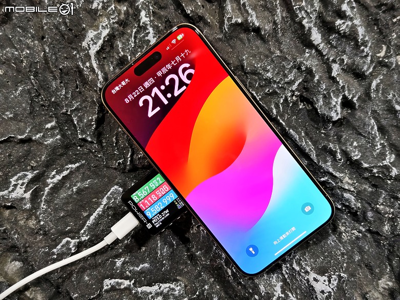 點我看大圖 THINKTHING 雙向磁吸充電組開箱實測 – MagSafe 行動充電器到底有多強?