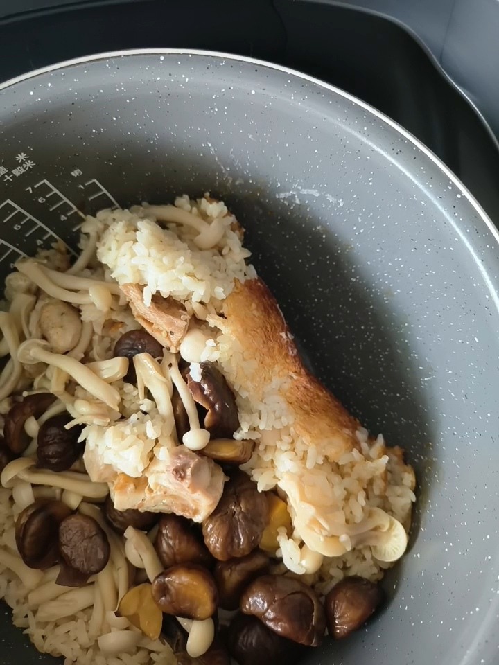 粟子季節來囉~來個粟子燒雞煲仔飯