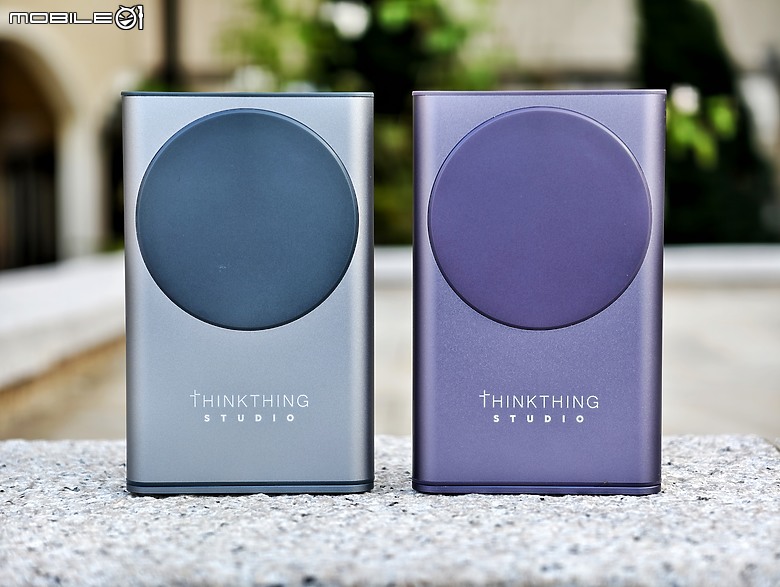 點我看大圖 THINKTHING 雙向磁吸充電組開箱實測 – MagSafe 行動充電器到底有多強?