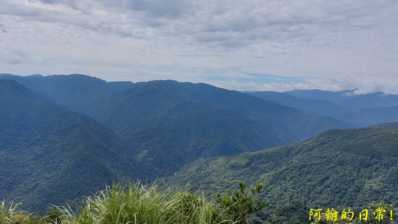 [郊山走走] 一個人的山林｜走走三山一峰的烏來三山