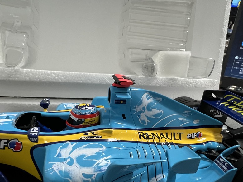 [開箱]F1 1/18 RENAULT R25 FERNANDO ALONSO BRITISH GP