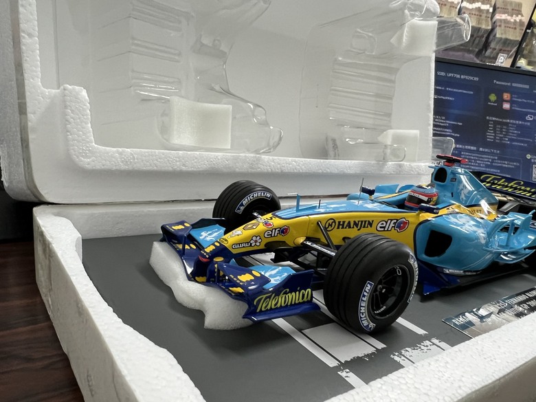 [開箱]F1 1/18 RENAULT R25 FERNANDO ALONSO BRITISH GP