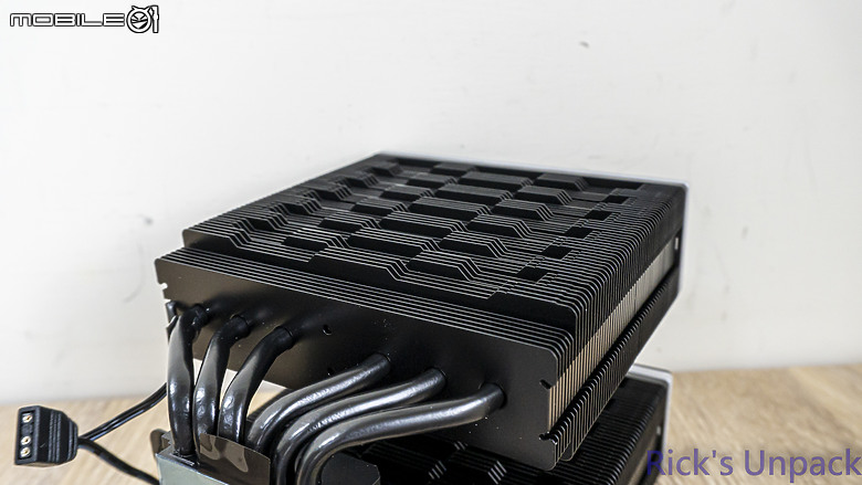 點我看大圖 【開箱】黑化塔散與RGB的結合 | Thermaltake ASTRIA 600 ARGB