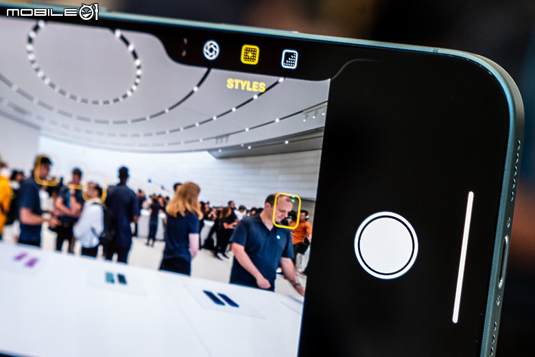 直擊蘋果iPhone 16 Pro全系列｜強大螢幕與效能、相機鍵拍攝更簡單！