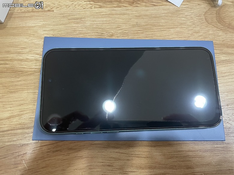 點我看大圖 驚喜踢門禮:iPhone 16 Plus 512GB 開箱體驗