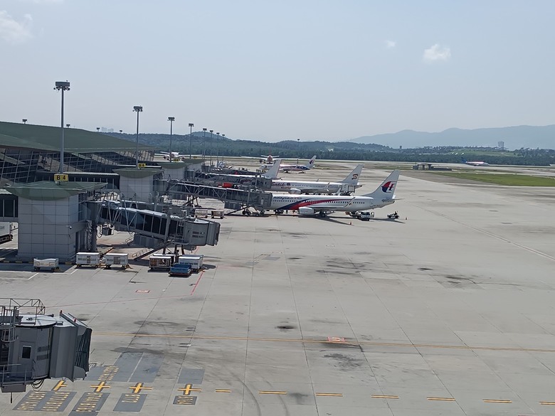 吉隆坡國際機場之轉機(KLIA2入境、KLIA1出境)及適合小睡休息地點全紀錄 — 赤道三國文化休閒行旅 之 馬來西亞篇 吉隆坡國際機場 (Kuala Lumpur International Airport)