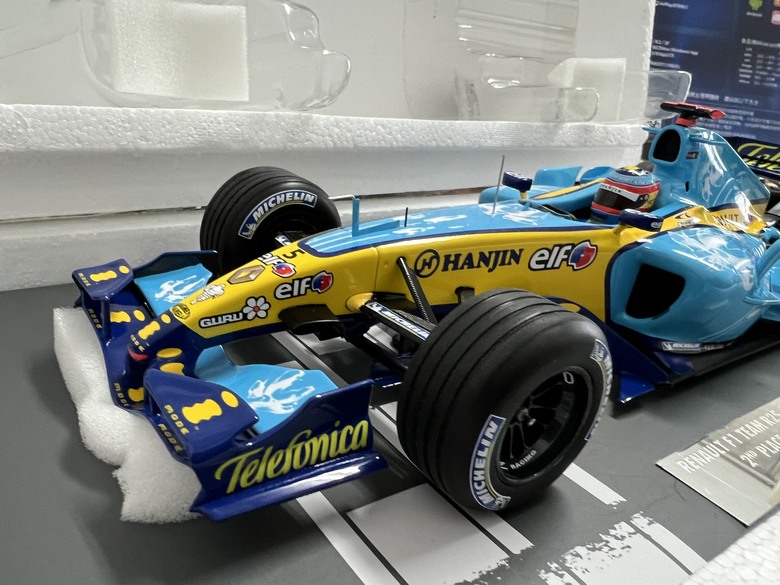 [開箱]F1 1/18 RENAULT R25 FERNANDO ALONSO BRITISH GP