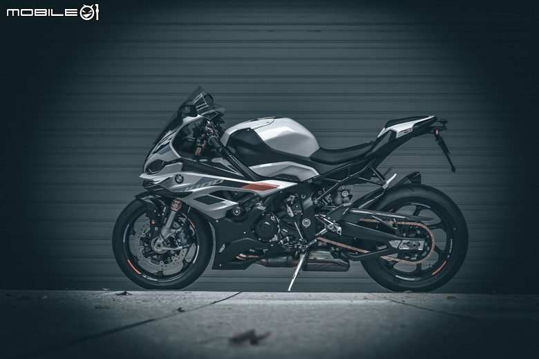 【最後一刻才開箱】菜雞的第一台重機 BMW S1000RR M版(23年式)
