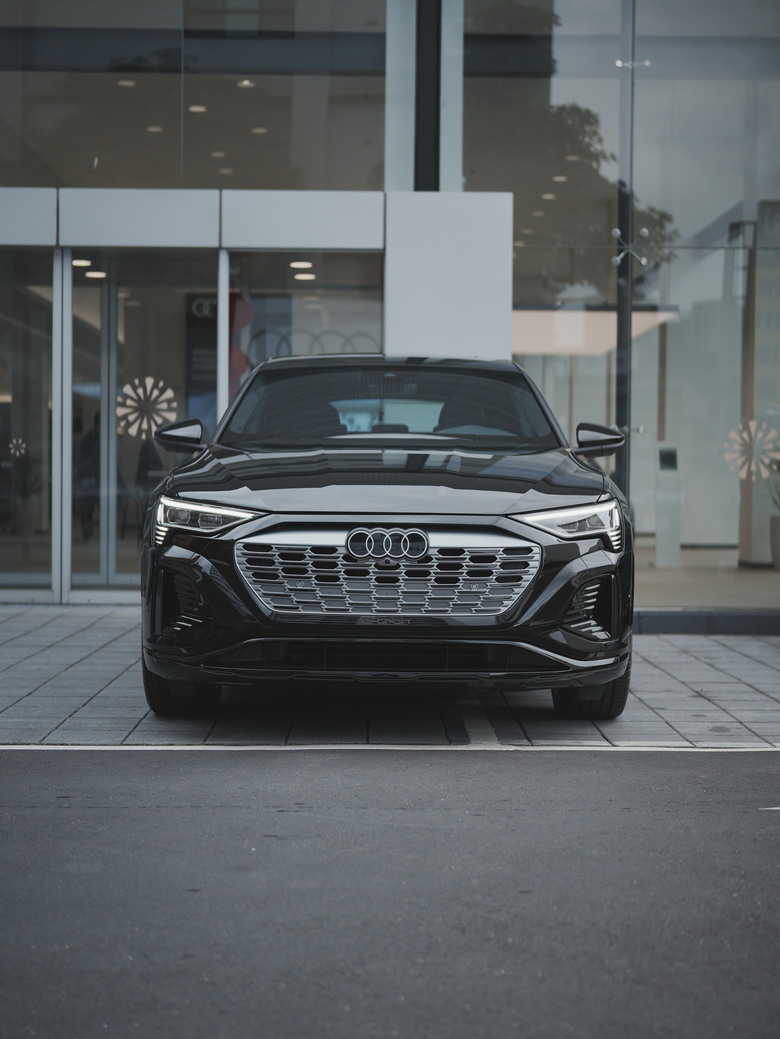 Audi Q8 sportback e-tron｜金屬神迷黑 Mythos Black 0E｜實車照片分享