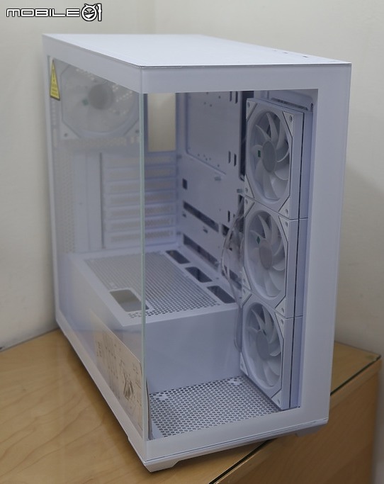 點我看大圖 性價比海景 BitFenix 旗下首款入門海景 CETO ARGB 開箱