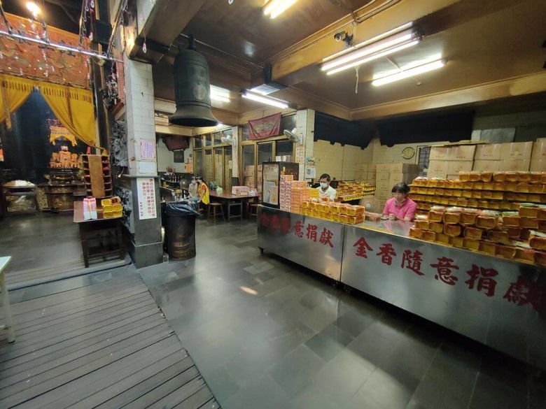 屏東東港東隆宮介紹 – 以「東港迎王平安祭典」及「黃金牌樓」聞名於世