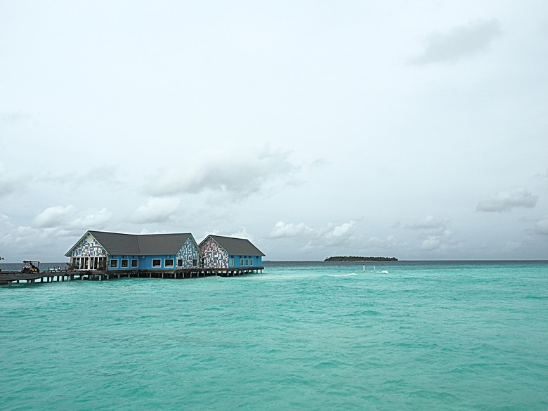 入住The Standard Maldives、碼頭邊珊瑚礁浮潛、出海賞海豚、環礁潟湖體驗 — 赤道三國文化休閒行旅 之 馬爾地夫篇 第一回 潟湖泳池水上屋(Lagoon Overwater Pool Villa)