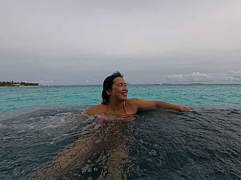 入住The Standard Maldives、碼頭邊珊瑚礁浮潛、出海賞海豚、環礁潟湖體驗 — 赤道三國文化休閒行旅 之 馬爾地夫篇 第一回 潟湖泳池水上屋(Lagoon Overwater Pool Villa)