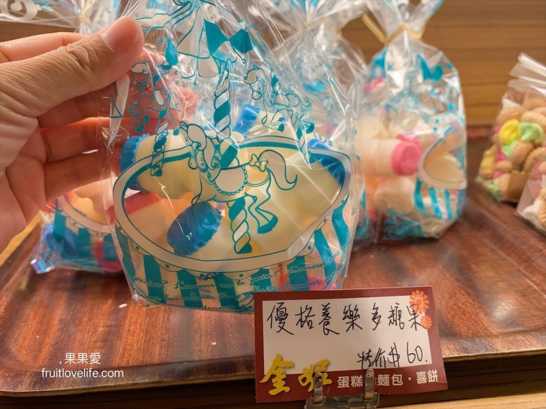 點我看大圖 在地老品牌,生日蛋糕、蛋黃酥、小月餅、白雪酥、年節送禮,平價麵包通通都有