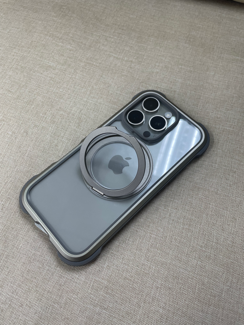 iPhone 16 Pro 鈦色熱騰騰開箱+新手機殼分享