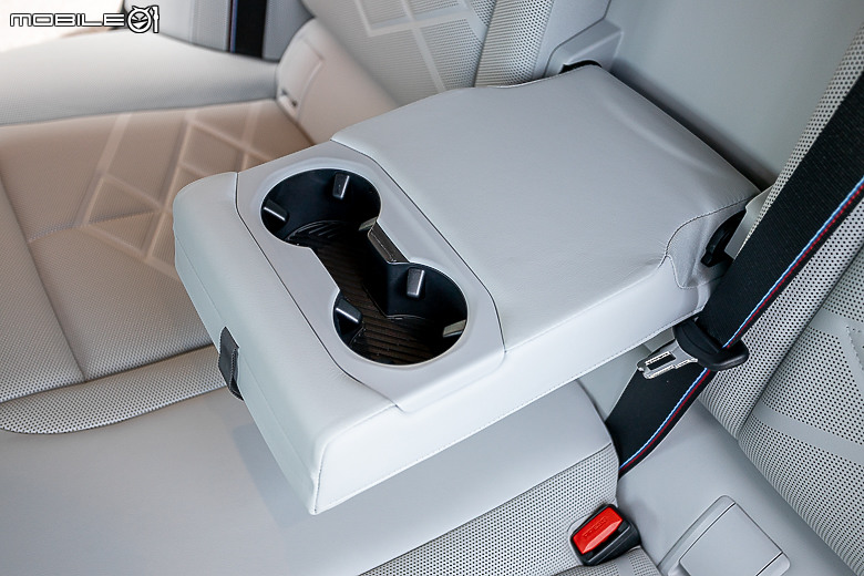BMW i5 eDrive40 Touring 試駕｜有空間有品味，市場唯一純電旅行車！