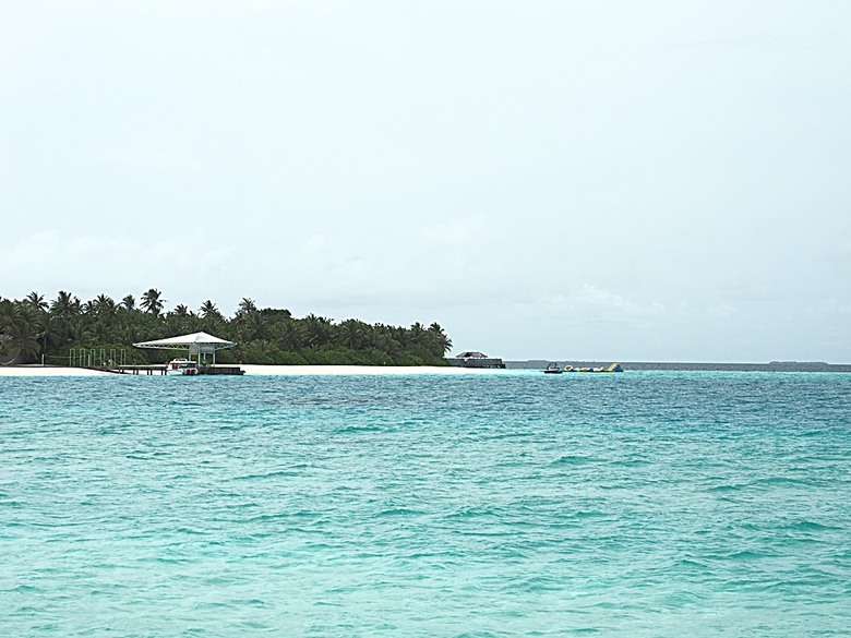 入住The Standard Maldives、碼頭邊珊瑚礁浮潛、出海賞海豚、環礁潟湖體驗 — 赤道三國文化休閒行旅 之 馬爾地夫篇 第一回 潟湖泳池水上屋(Lagoon Overwater Pool Villa)