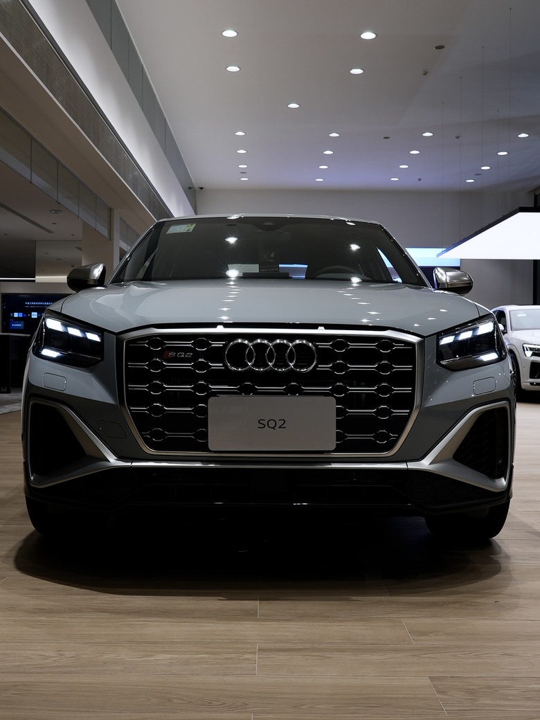 Audi SQ2｜珍珠銀箭灰 Arrow grey 1X｜實車照片分享