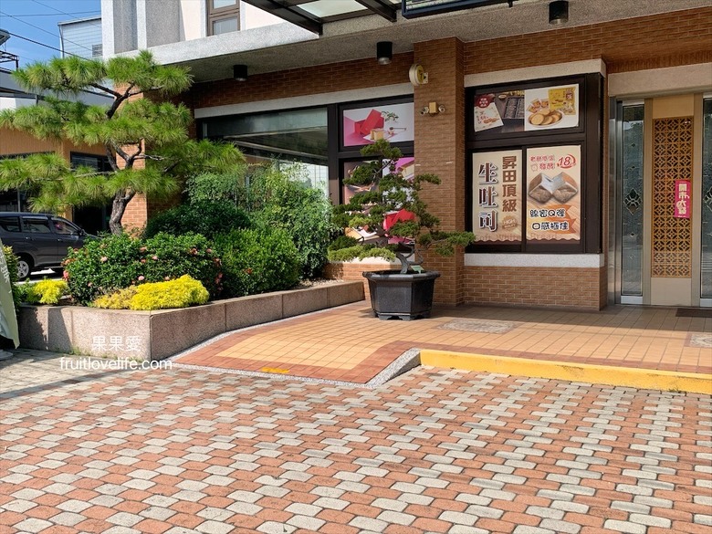 點我看大圖 好吃不黏牙的麥芽餅,烤過的餅乾香氣加上不甜膩的餡料,讓我們拆了一包還會想繼續吃下包