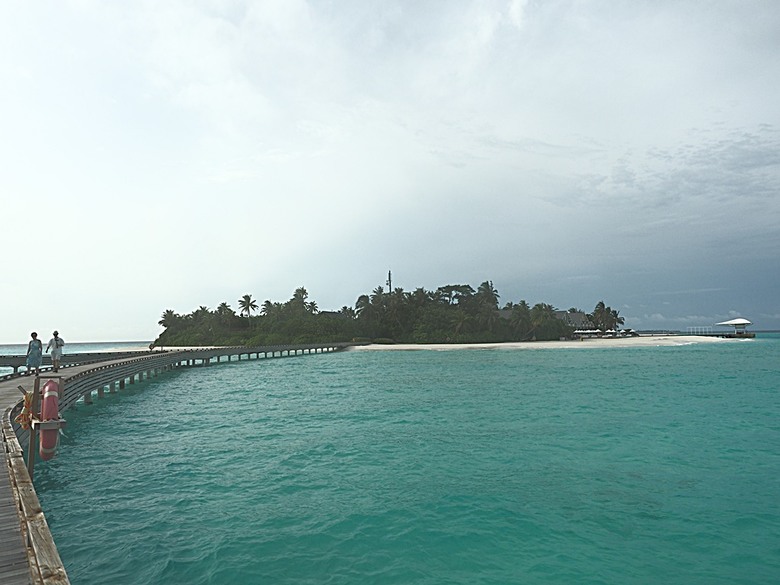 入住The Standard Maldives、碼頭邊珊瑚礁浮潛、出海賞海豚、環礁潟湖體驗 — 赤道三國文化休閒行旅 之 馬爾地夫篇 第一回 潟湖泳池水上屋(Lagoon Overwater Pool Villa)