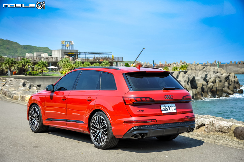 Audi SQ7 quattro 試駕|七座配置又熱血、極致成熟的性能休旅!