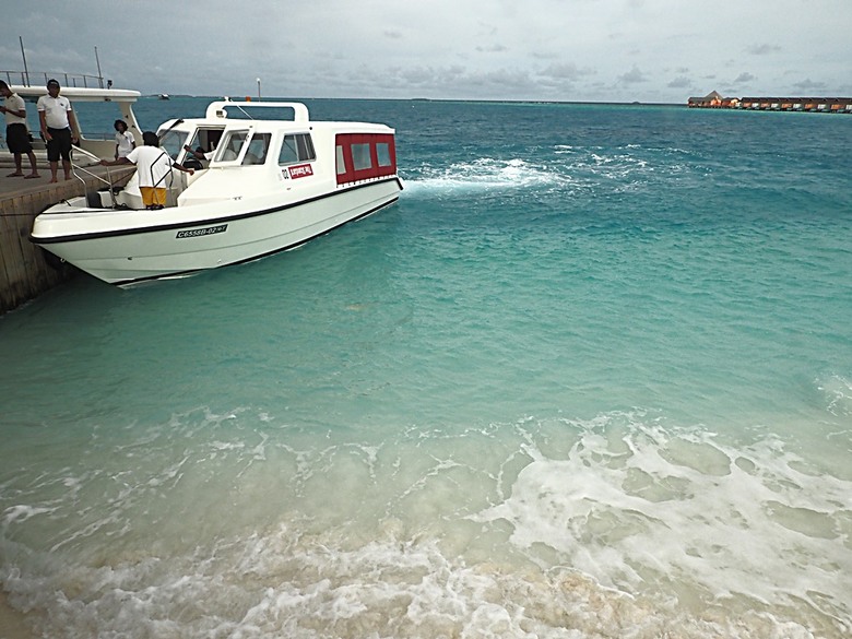 入住The Standard Maldives、碼頭邊珊瑚礁浮潛、出海賞海豚、環礁潟湖體驗 — 赤道三國文化休閒行旅 之 馬爾地夫篇 第一回 潟湖泳池水上屋(Lagoon Overwater Pool Villa)