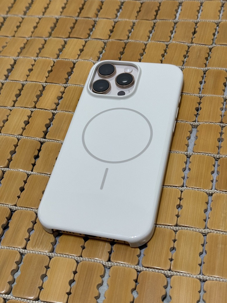 點我看大圖 Beats iPhone 16 Pro Max 保護殼 – 頂峰石色 好看 好搭 按鍵Q彈