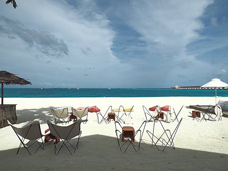 入住The Standard Maldives、碼頭邊珊瑚礁浮潛、出海賞海豚、環礁潟湖體驗 — 赤道三國文化休閒行旅 之 馬爾地夫篇 第一回 潟湖泳池水上屋(Lagoon Overwater Pool Villa)