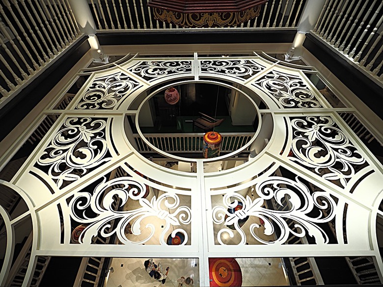 新加坡國家博物院(National Museum of Singapore)、土生華人博物館(Peranakan Museum)、善牧主教座堂(Cathedral of the Good Shepherd)、讚美廣場(CHIJMES Hall)，還有地鐵勞明達站附近的土司工坊 — 赤道三國文化休閒行旅 之 新加坡篇 第六回 博物館規劃區(Museum Planning Area)