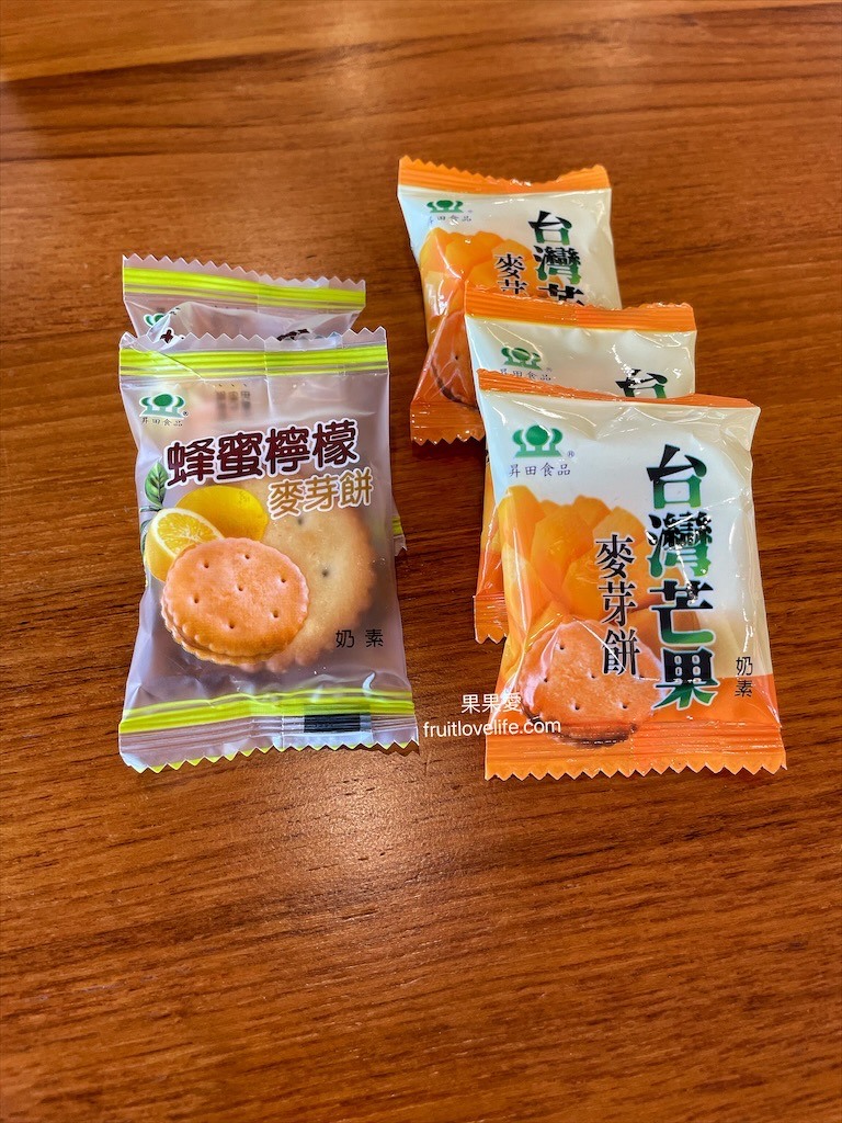 點我看大圖 好吃不黏牙的麥芽餅,烤過的餅乾香氣加上不甜膩的餡料,讓我們拆了一包還會想繼續吃下包
