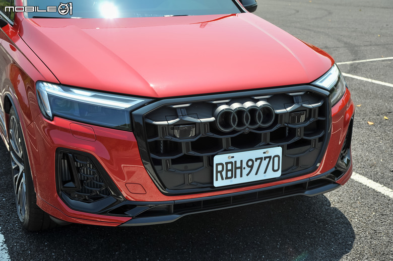 Audi SQ7 quattro 試駕|七座配置又熱血、極致成熟的性能休旅!