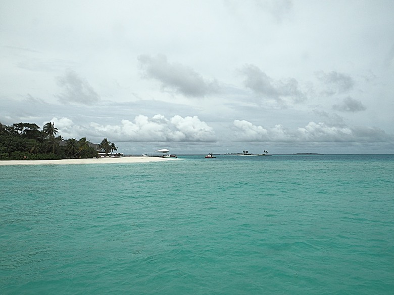 入住The Standard Maldives、碼頭邊珊瑚礁浮潛、出海賞海豚、環礁潟湖體驗 — 赤道三國文化休閒行旅 之 馬爾地夫篇 第一回 潟湖泳池水上屋(Lagoon Overwater Pool Villa)