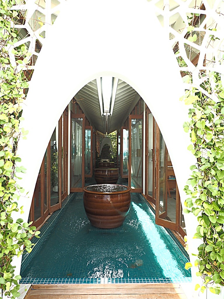 入住The Standard Maldives、碼頭邊珊瑚礁浮潛、出海賞海豚、環礁潟湖體驗 — 赤道三國文化休閒行旅 之 馬爾地夫篇 第一回 潟湖泳池水上屋(Lagoon Overwater Pool Villa)