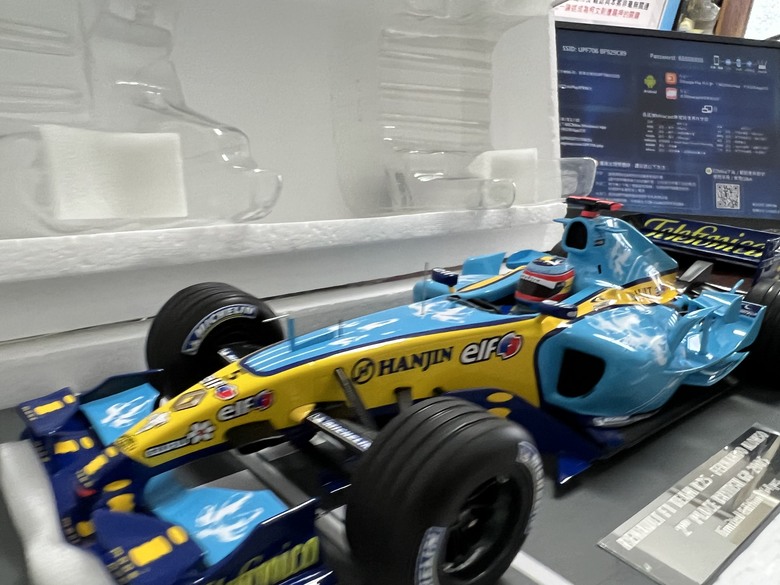 [開箱]F1 1/18 RENAULT R25 FERNANDO ALONSO BRITISH GP